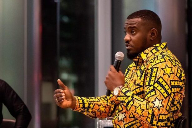 John Dumelo