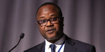  Dr Maxwell Opoku-Afari