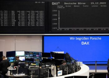 View of a display with the words "We welcome Porsche DAX" on the first day of its IPO. Photo: Hannes P Albert/dpa