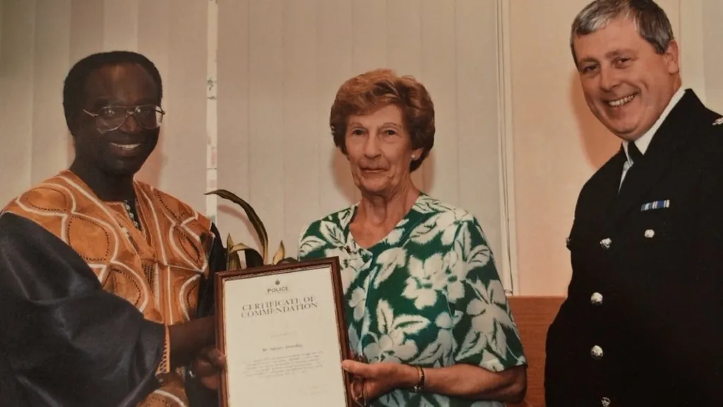 Nelson Shardey receiving his police bravery award in 2007

Image: Nelson Shardey