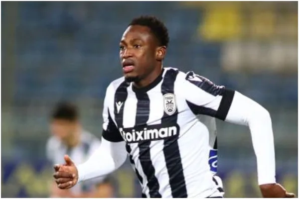 Baba Rahman playing for PAOK FC