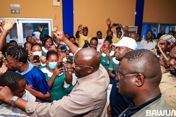Mahamudu Bawumia with student nurses