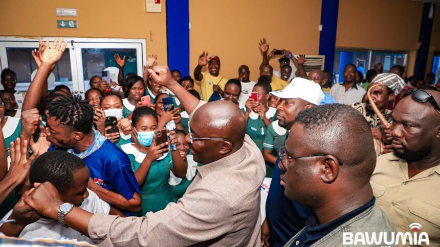 Mahamudu Bawumia with student nurses