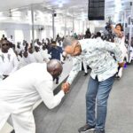 Mahamudu Bawumia bowing to greet Owusu Bempah