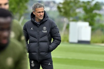 Luis Enrique at PSG training