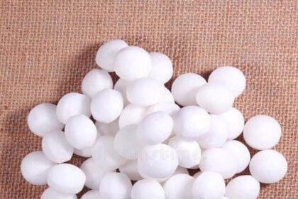 naphthalene balls