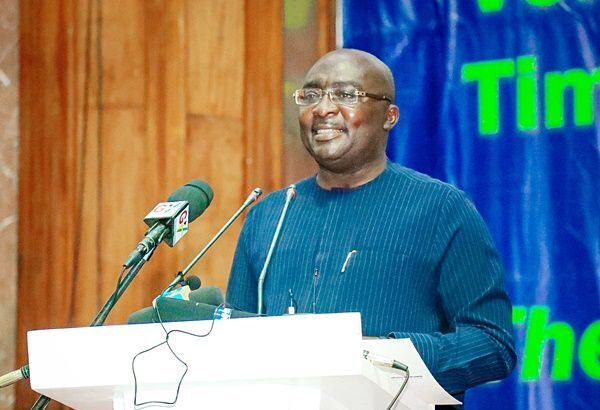 Dr Bawumia engages the media