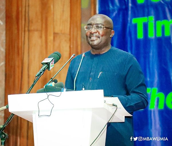 Dr Bawumia engages the media