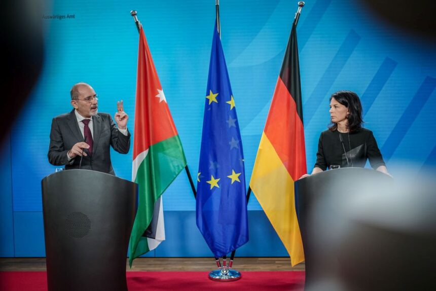 German Foreign Minister Annalena Baerbock and the Foreign Minister of Jordan, Ayman Safadi, give a press conference at the Federal Foreign Office in Berlin