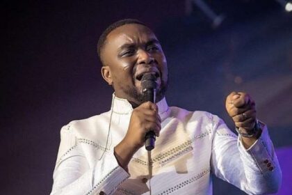 Joe Mettle singing