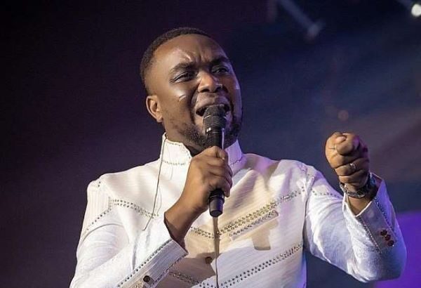 Joe Mettle singing