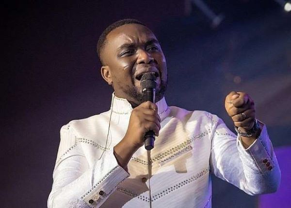 Joe Mettle singing
